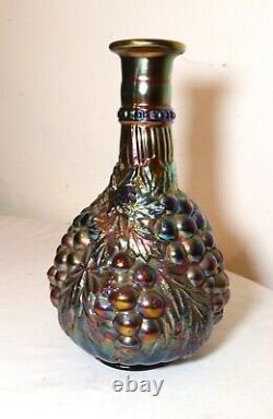 Rare vintage carnival iridescent glass figural leaf and berry grape Fenton vase